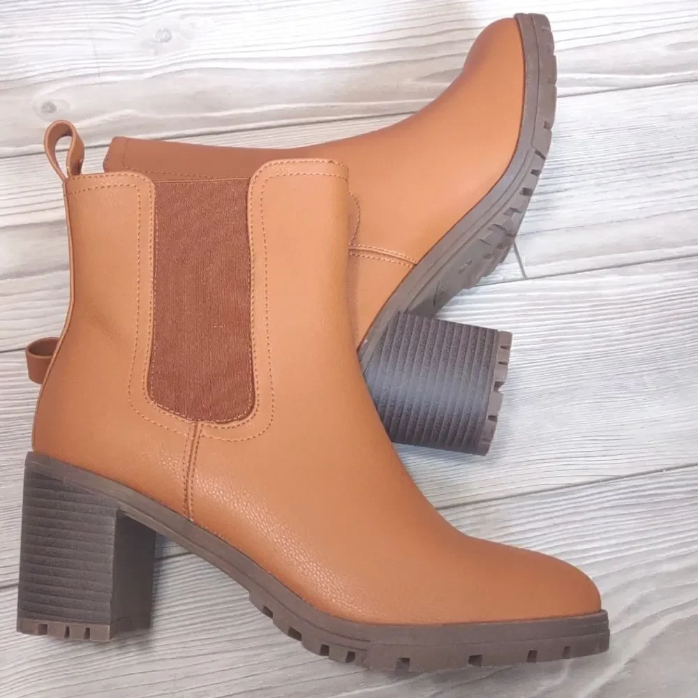 (86-4669) ZBY Chelsea Boots for Women's Sz 9.5